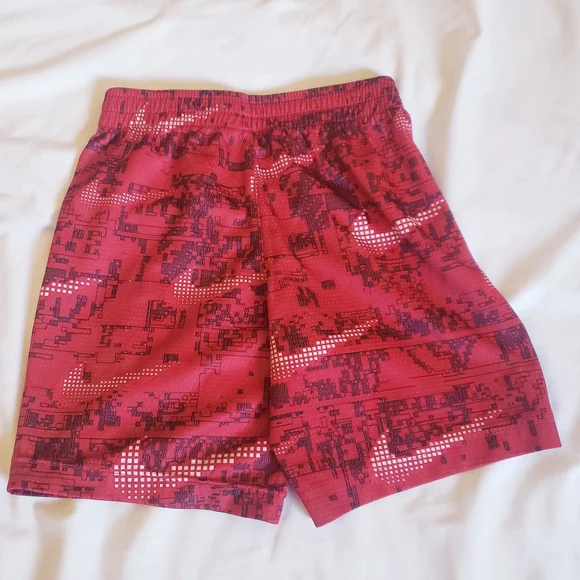 Boys Size 5 Black and Red Nike Dri-fit Outfit - Picture 5 of 7